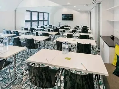 Arcotel Donauzentrum 4* Vídeň