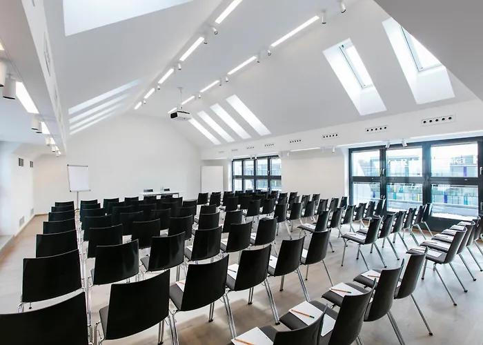 Arcotel Donauzentrum 4*