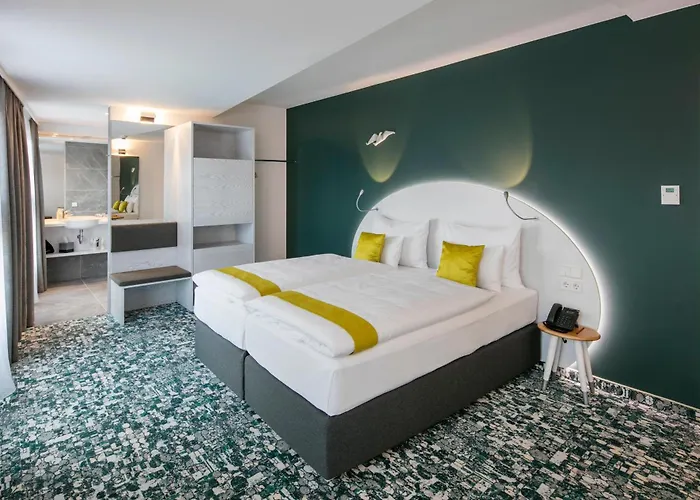 Hotel Arcotel Donauzentrum 4*